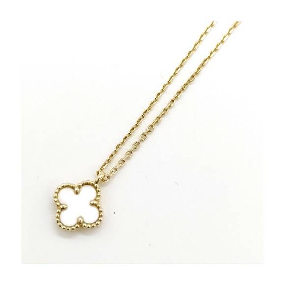 Van Cleef & Arpels Sweet Alhambra MOP and 18K Yellow Gold Necklace circa 2005 - Picture 2 of 8